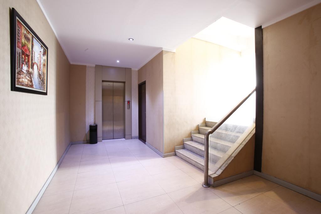 Hotel Reddoorz @ Gajah Mada à Jakarta Extérieur photo
