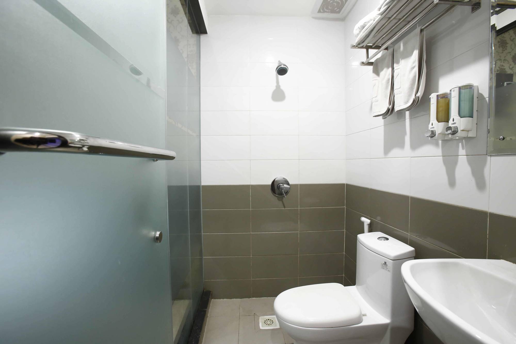 Hotel Reddoorz @ Gajah Mada à Jakarta Extérieur photo