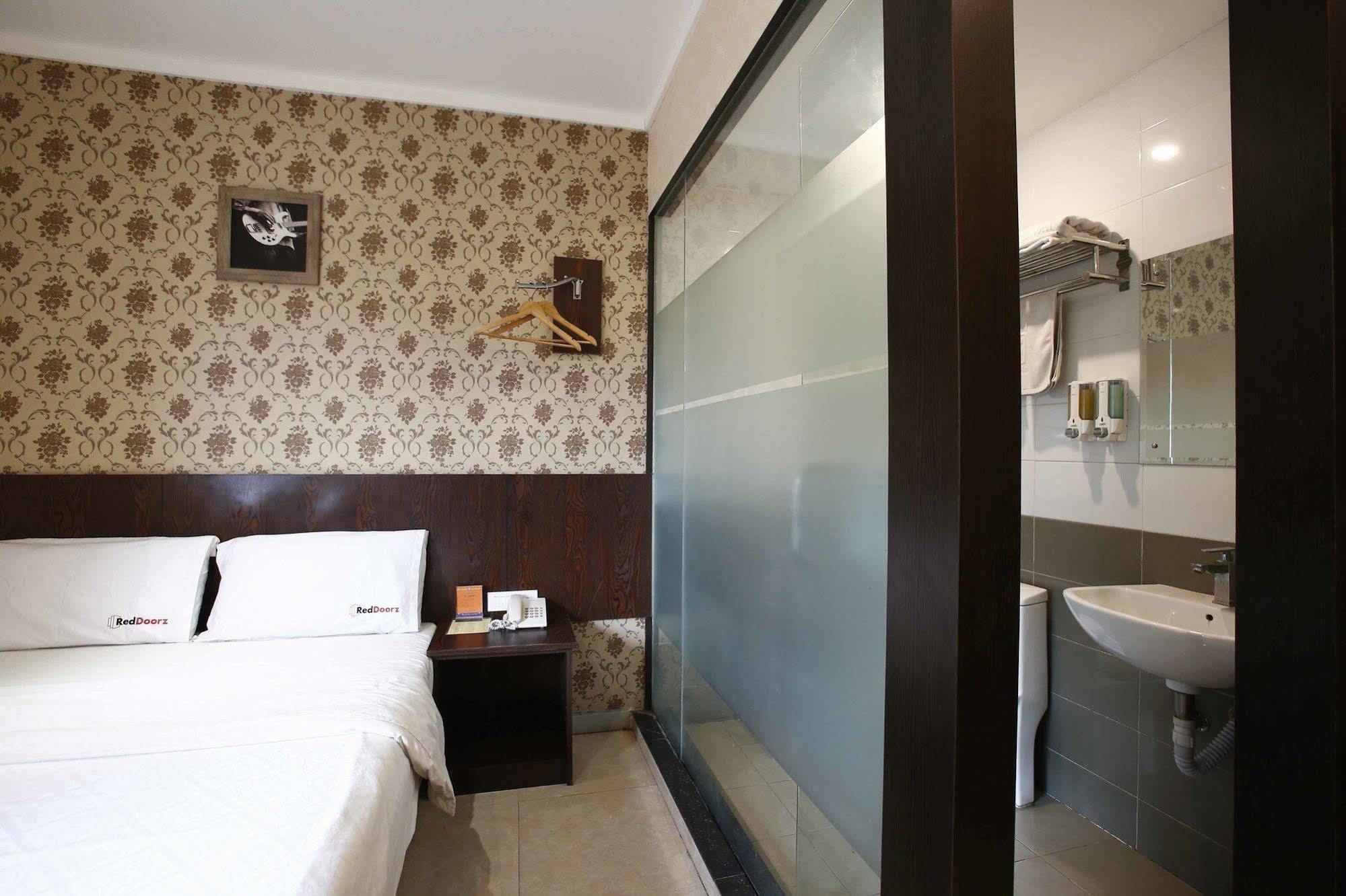 Hotel Reddoorz @ Gajah Mada à Jakarta Extérieur photo