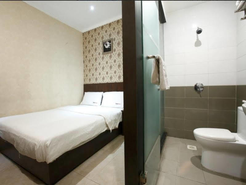 Hotel Reddoorz @ Gajah Mada à Jakarta Extérieur photo